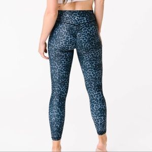 Zyia Active Leopard Scrunch Leggings Size 4